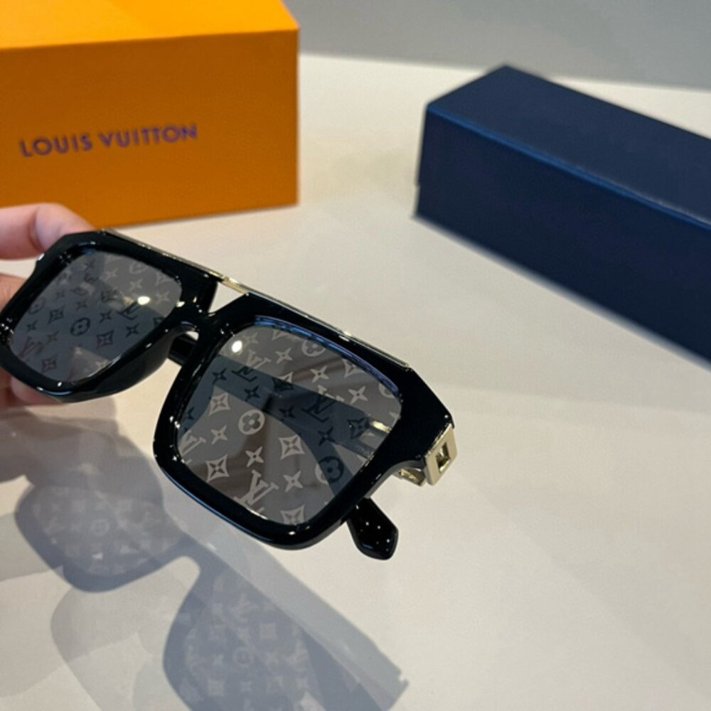 Louis Vuitton Black and Gold Sunglasses - Picture 4 of 7